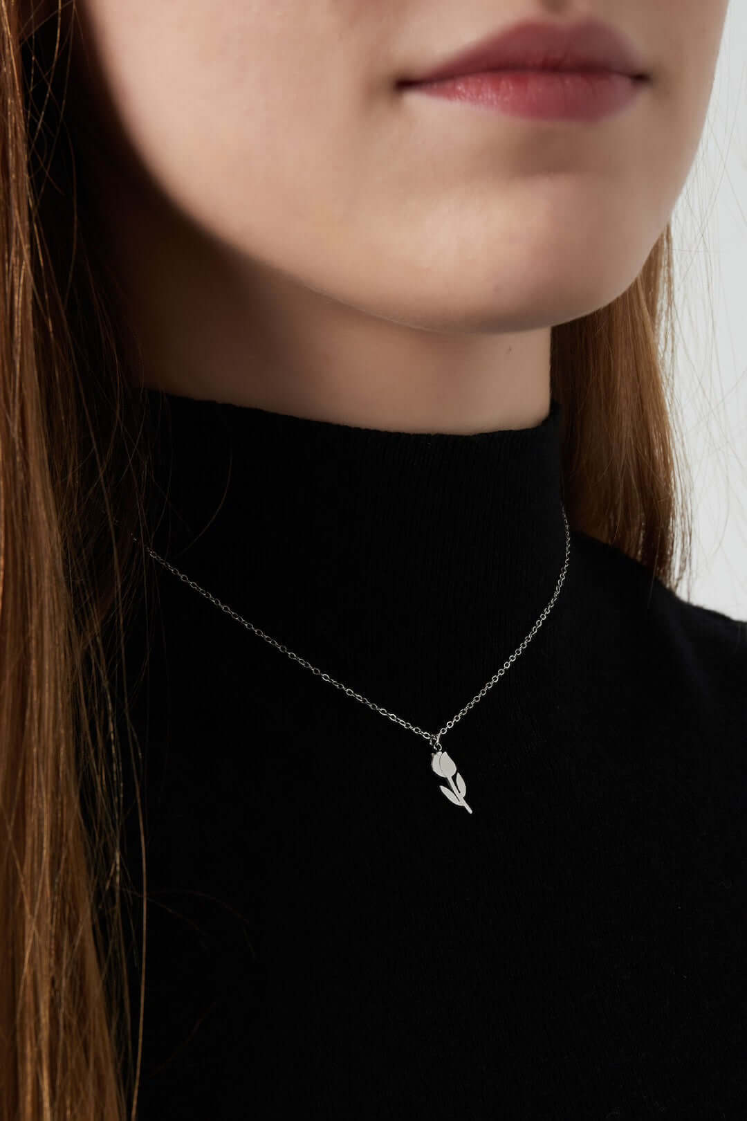 zilveren ketting met bloem hanger