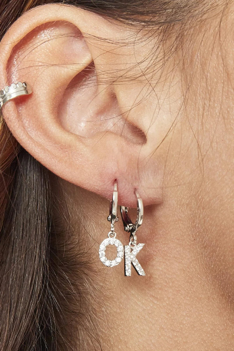 Letter oorbel met zirkonia steentjes LoveSieraden