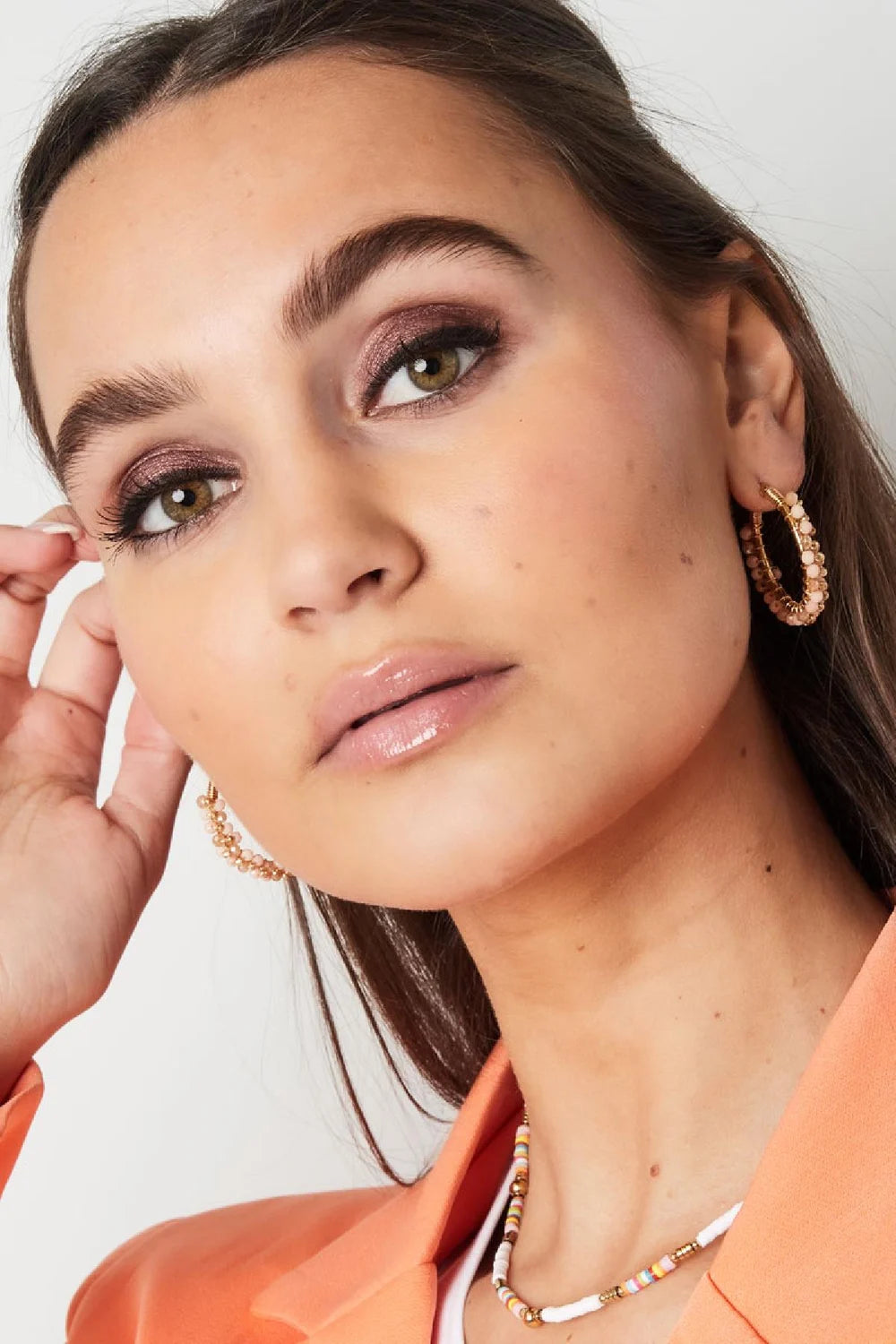 Gouden hoop oorbellen met gekleurde kralen LoveSieraden