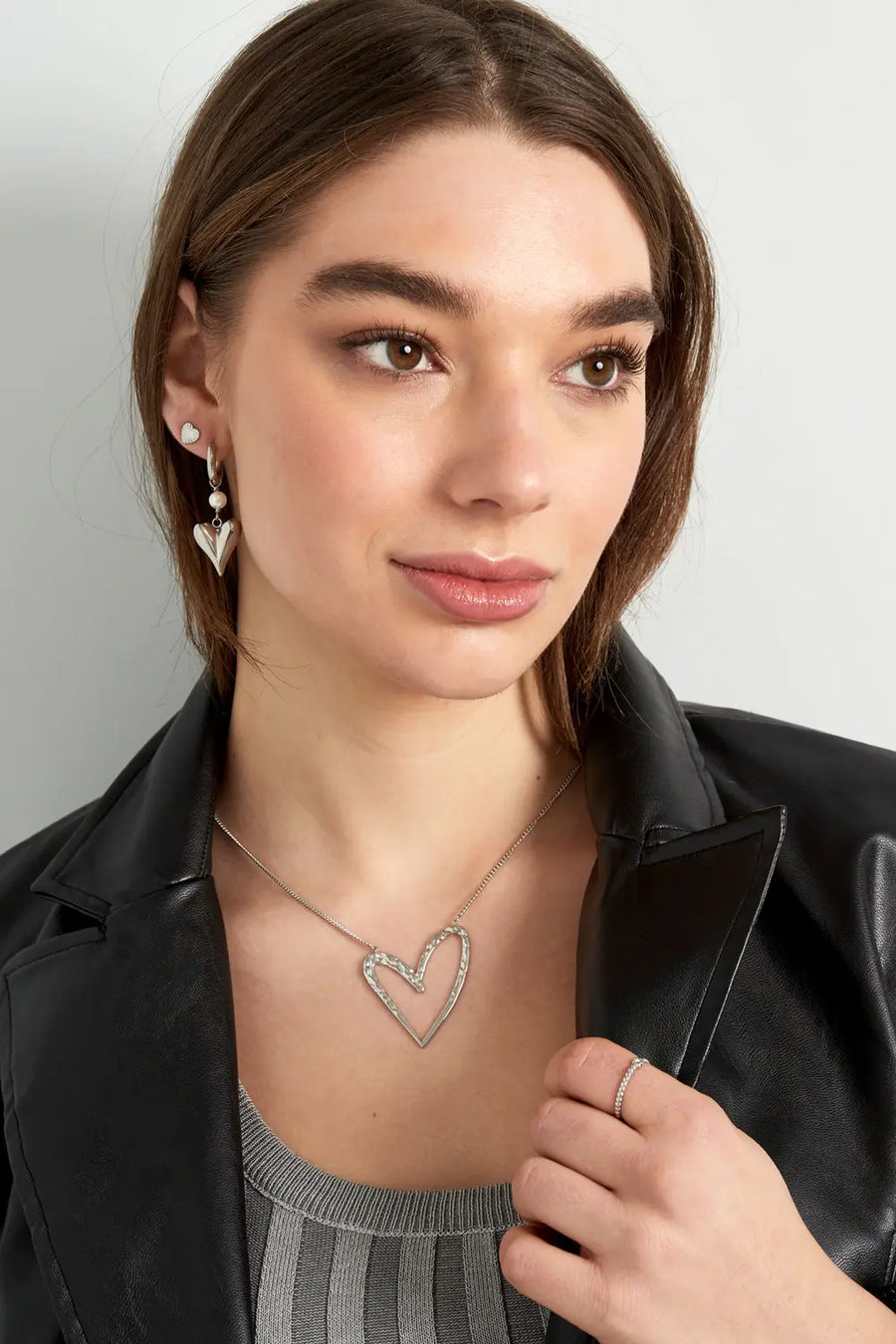 Zilverkleurige oorbellen met hartje en parel stainless steel LoveSieraden