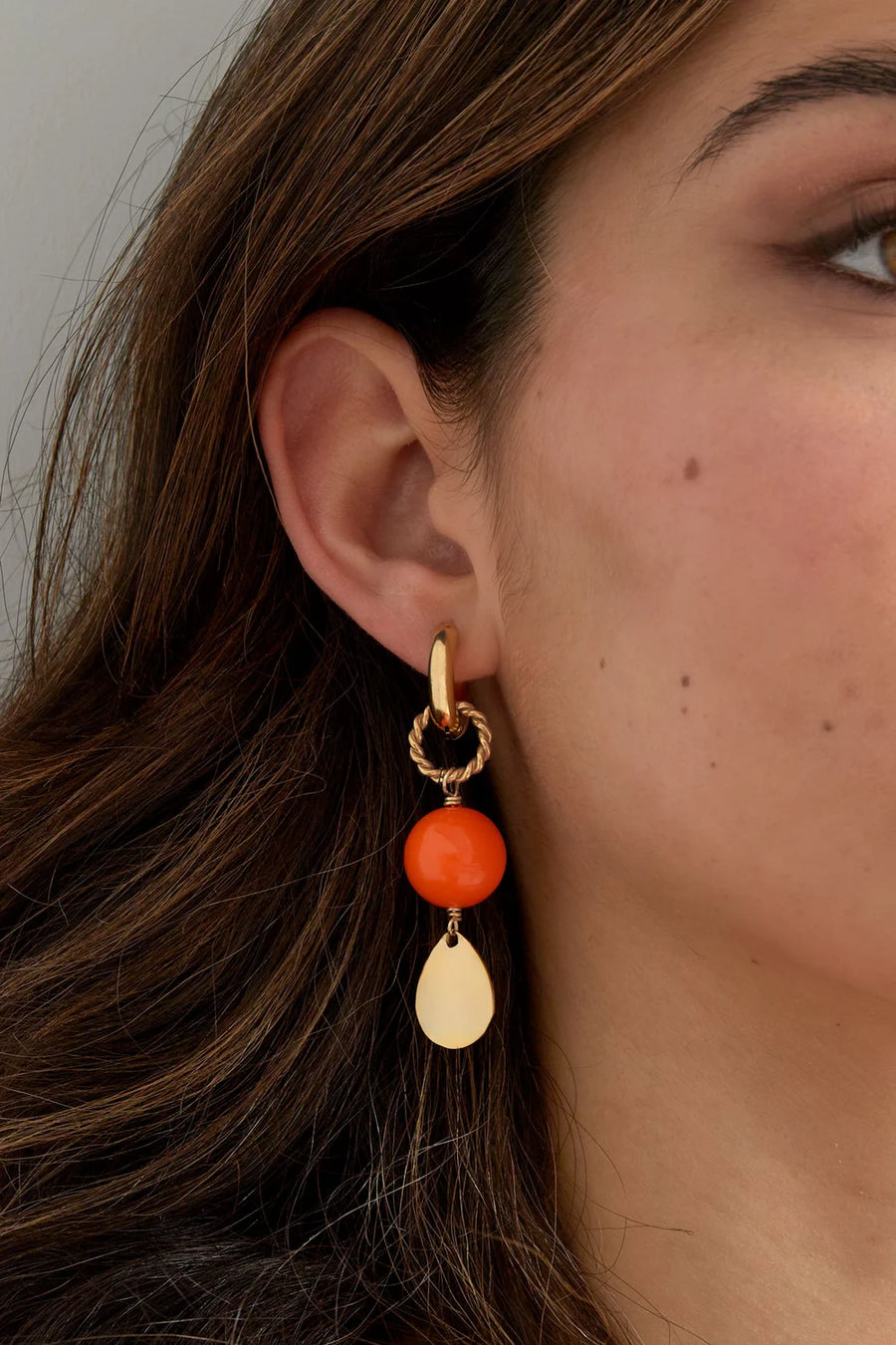 Statement oorbellen goud met gekleurde kraal dames LoveSieraden