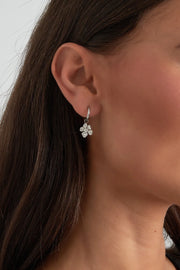 Zilveren bloem oorbellen dames stainless steel LoveSieraden