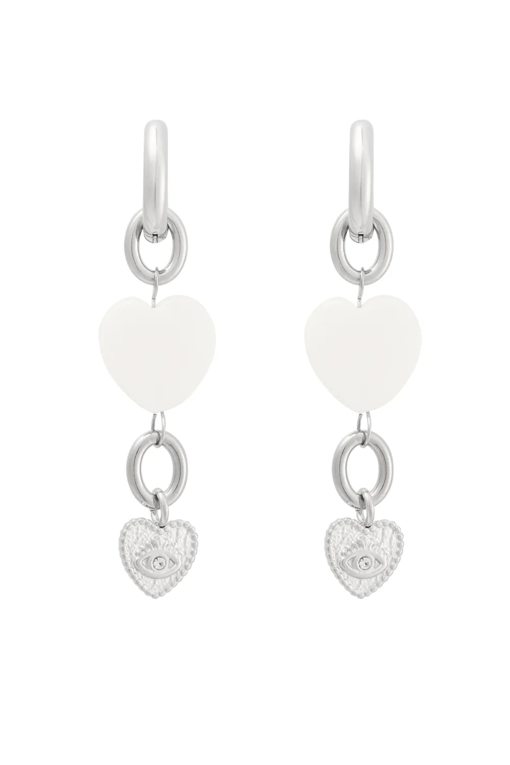 Zilveren oorbellen met hartje van schelp LoveSieraden