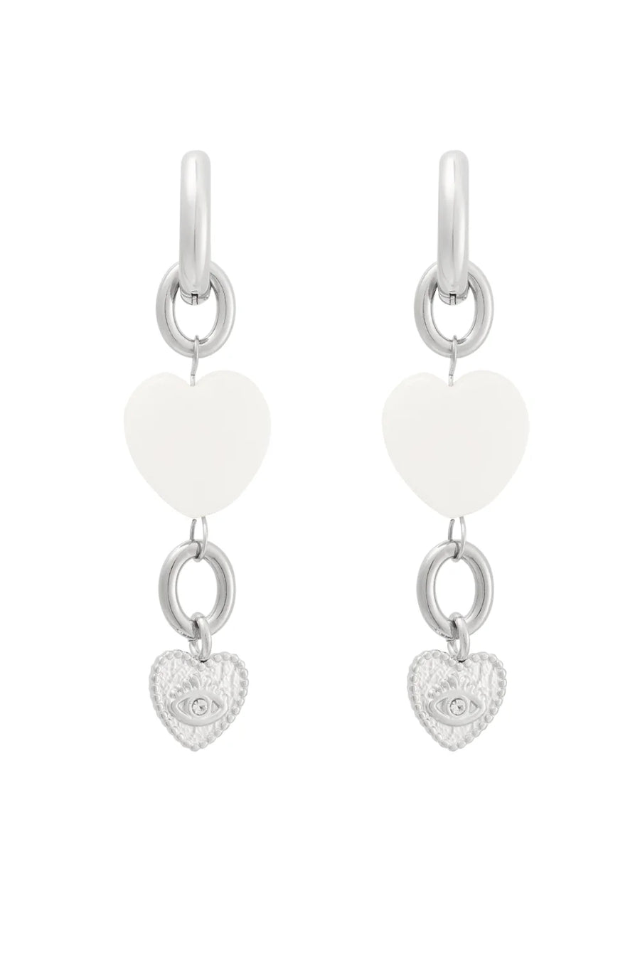 Zilveren oorbellen met hartje van schelp LoveSieraden