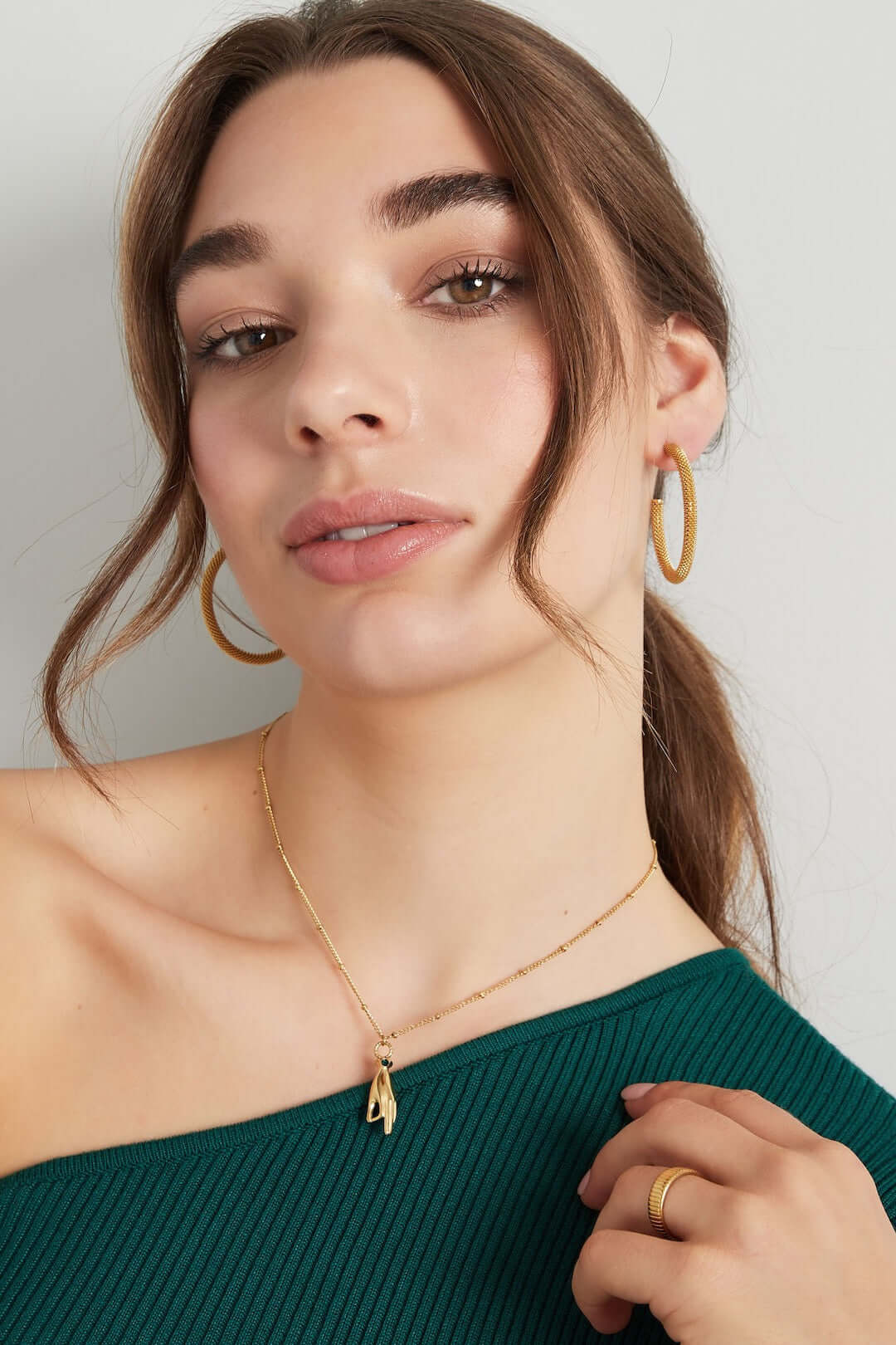 ketting met hand bedel goud model