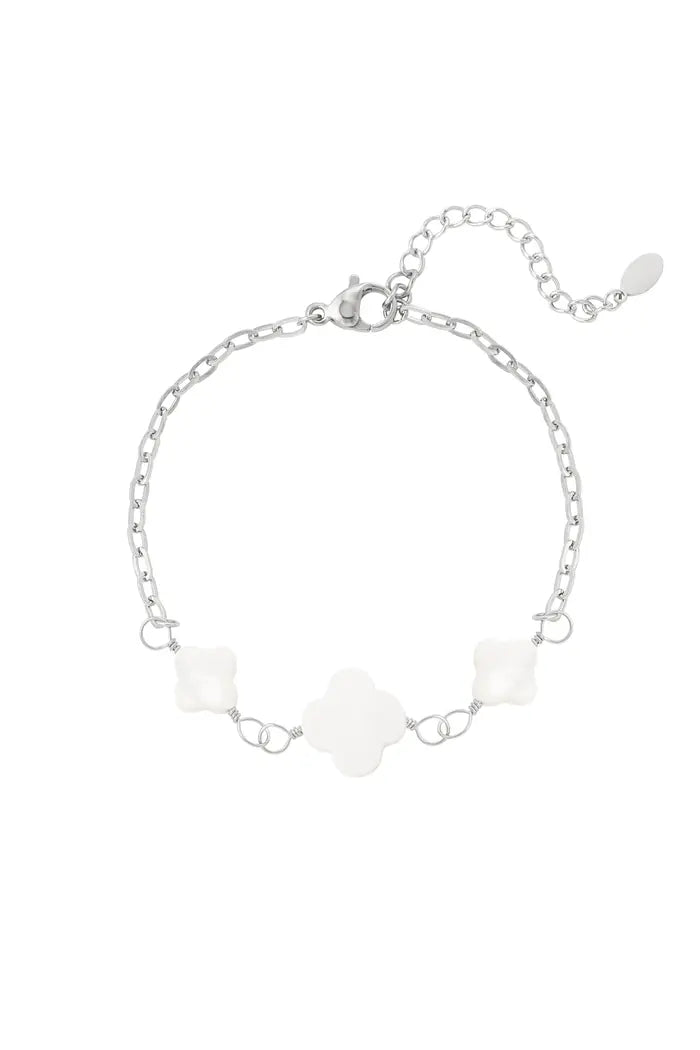 Armband met die klavers van schelp