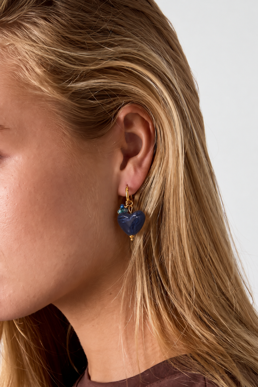 Gouden hartjes oorbellen met gekleurde kralen LoveSieraden