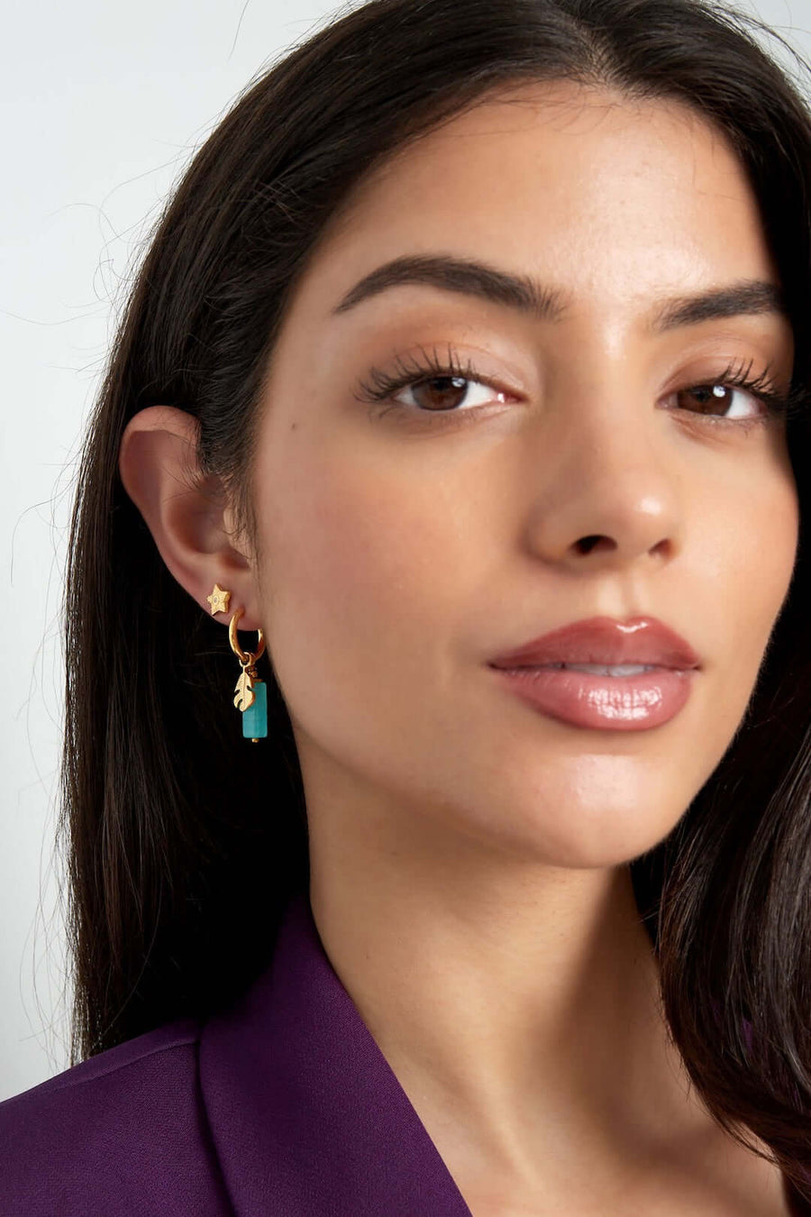 Oorbellen blauwe steen en veertje model