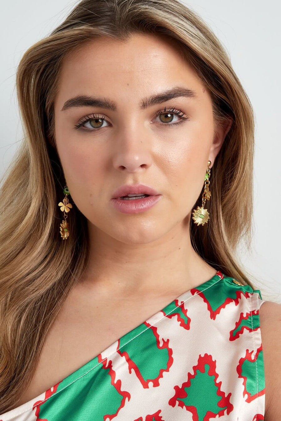 Oorbellen bloemen goud en groen stainless steel model3