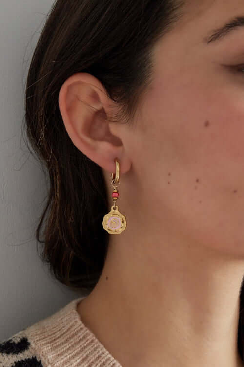 Oorbellen dames goud en rode bloemen stainless steel model