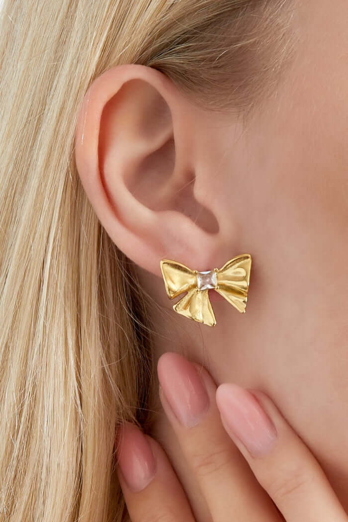 Oorbellen dames strik met zirkonia steen model1