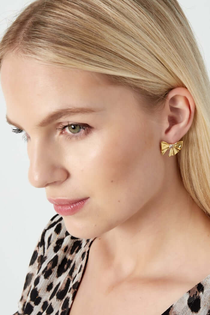 Oorbellen dames strik met zirkonia steen model3