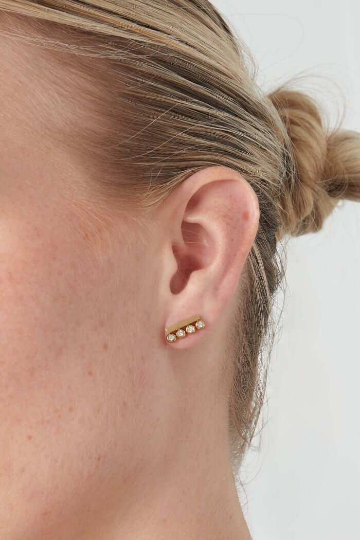 Oorbellen goud vier strass steentjes model