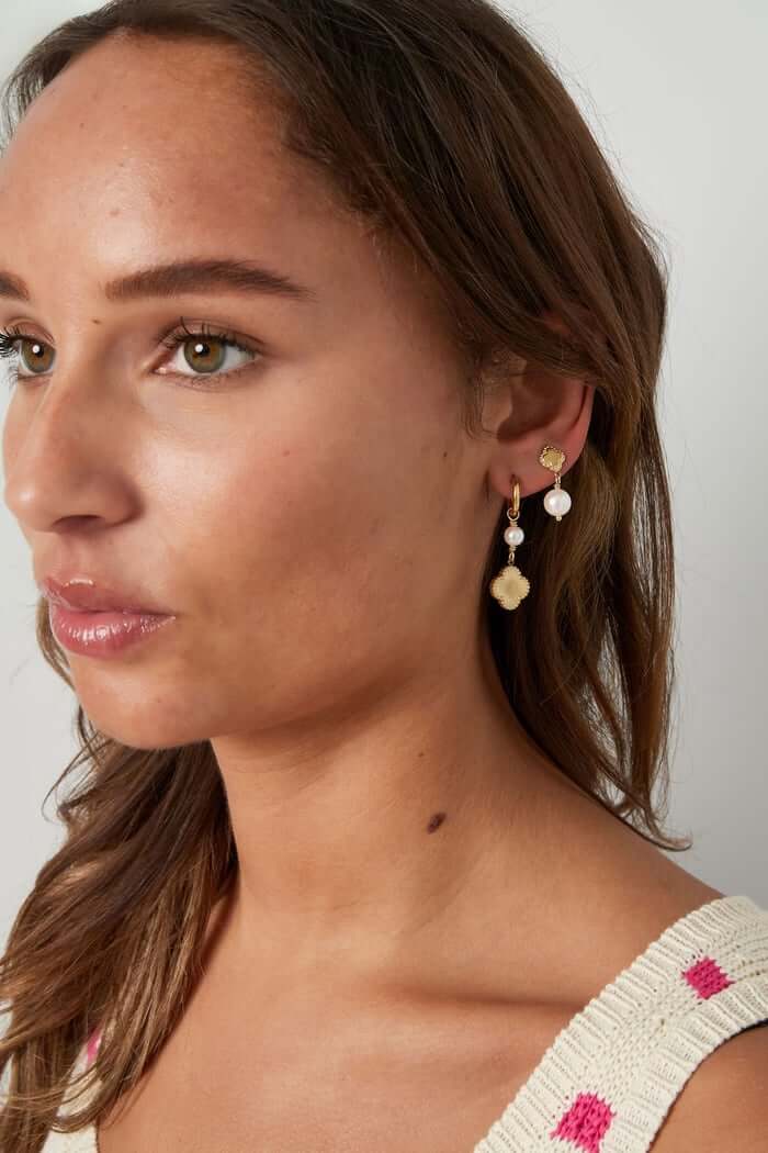 Oorbellen klaver goud stainless steel model1