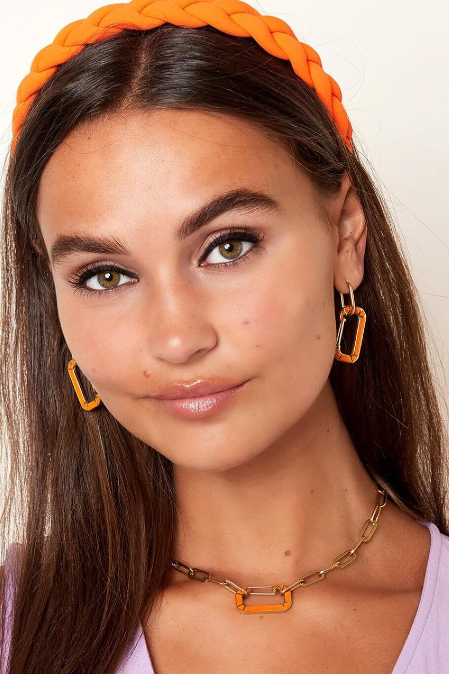 Oorbellen rechthoekige vorm met slotje en kleurrijke afwerking model