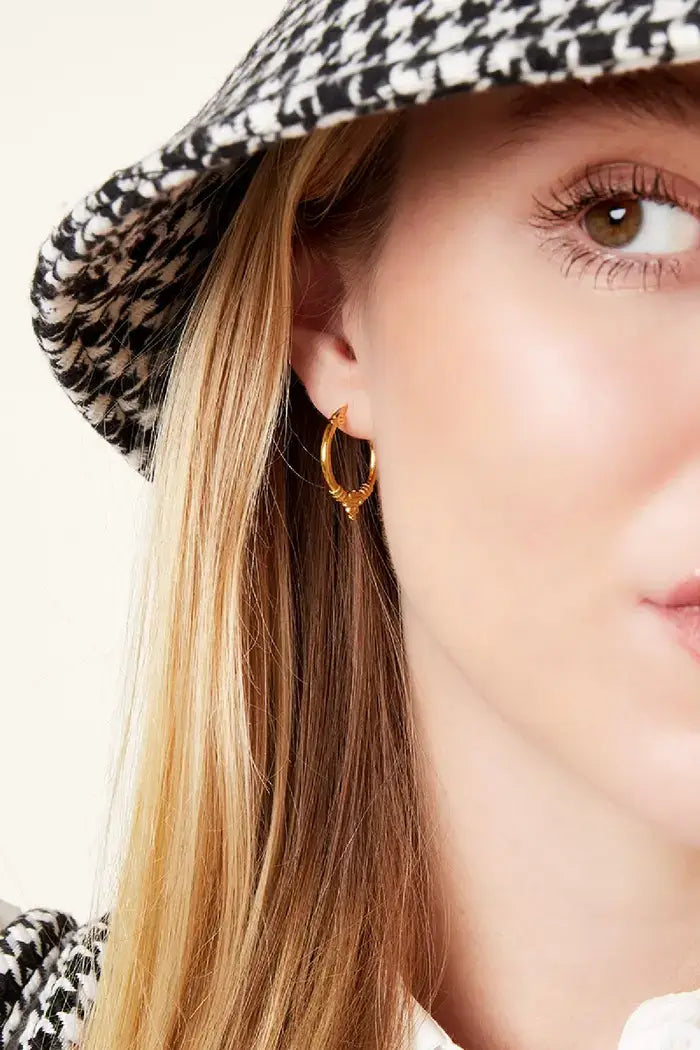 Oorbellen rond met mooi werkje zilver model