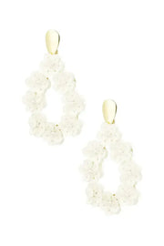 Oorbellen statement bloemen fleurig wit