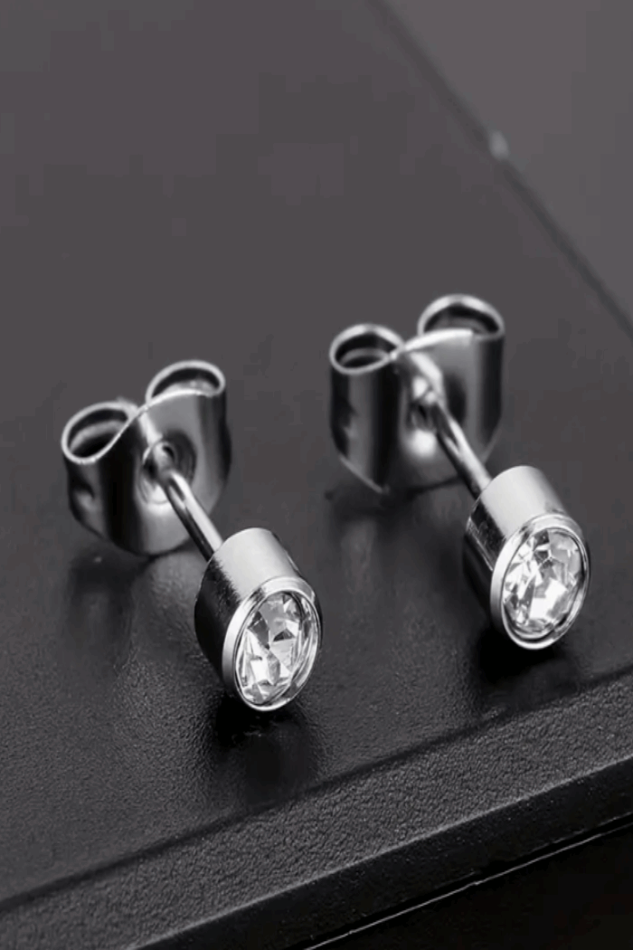 Zilveren oorstekers robuuste ronde vorm met schitterend steentje - LoveSieraden
