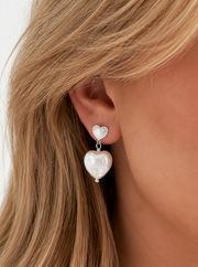 Zilveren hartjes oorbellen met parel LoveSieraden