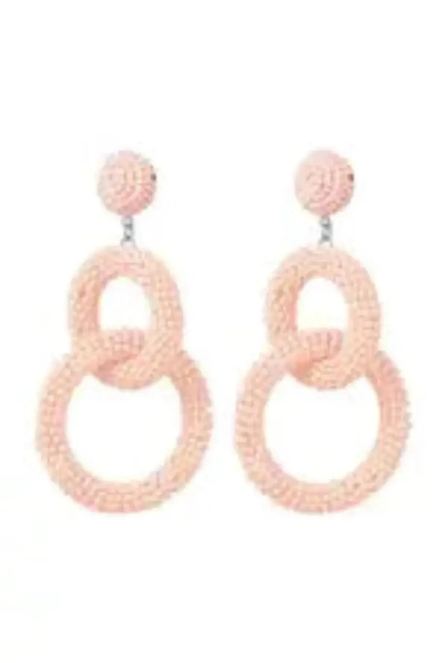 Statement kralenoorbellen rond in gehaakte vorm lichtroze