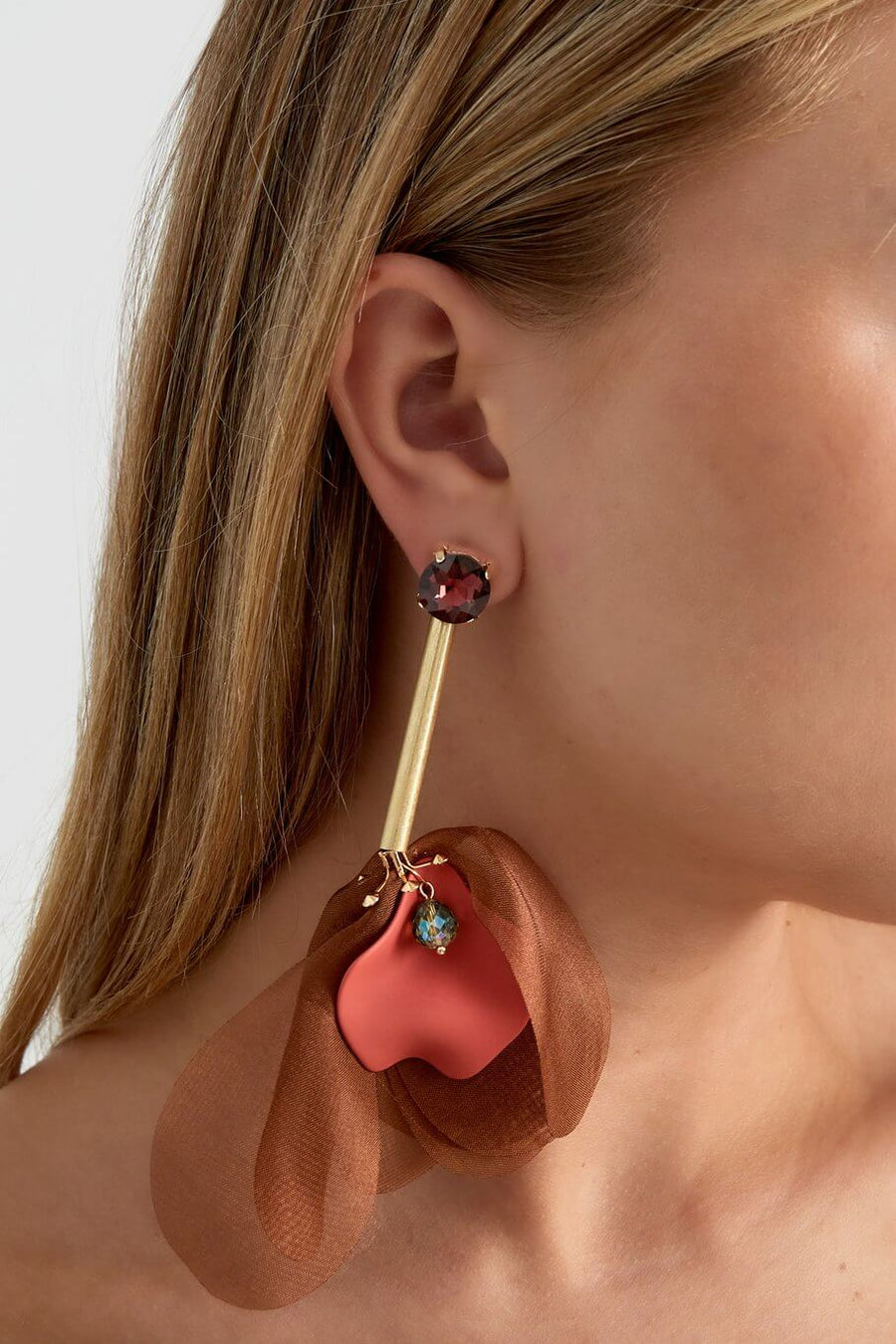 Statement oorbellen dames kleurrijk bloemen design model