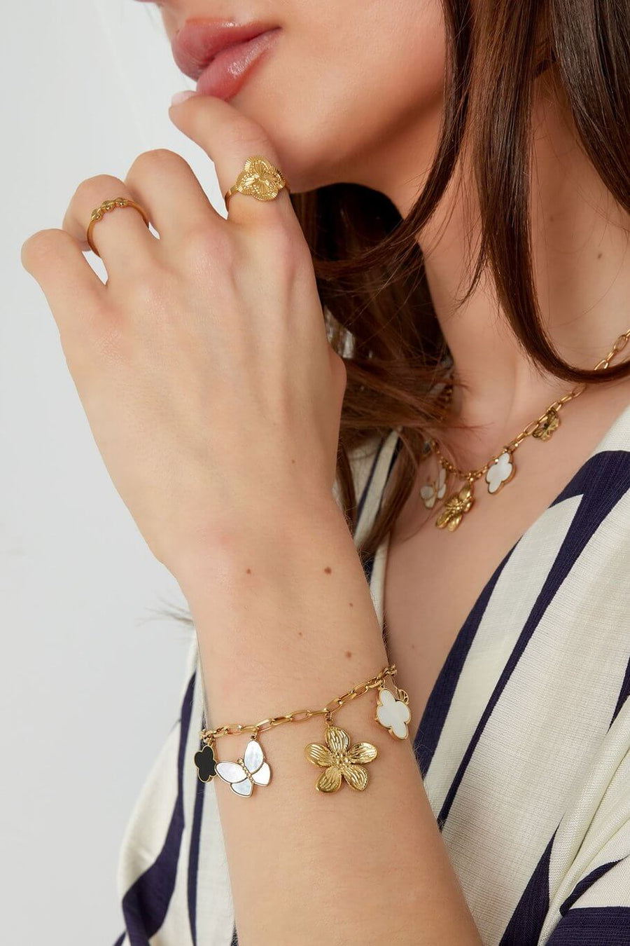 Zilveren armband dames met vlinder en bloem bedels model