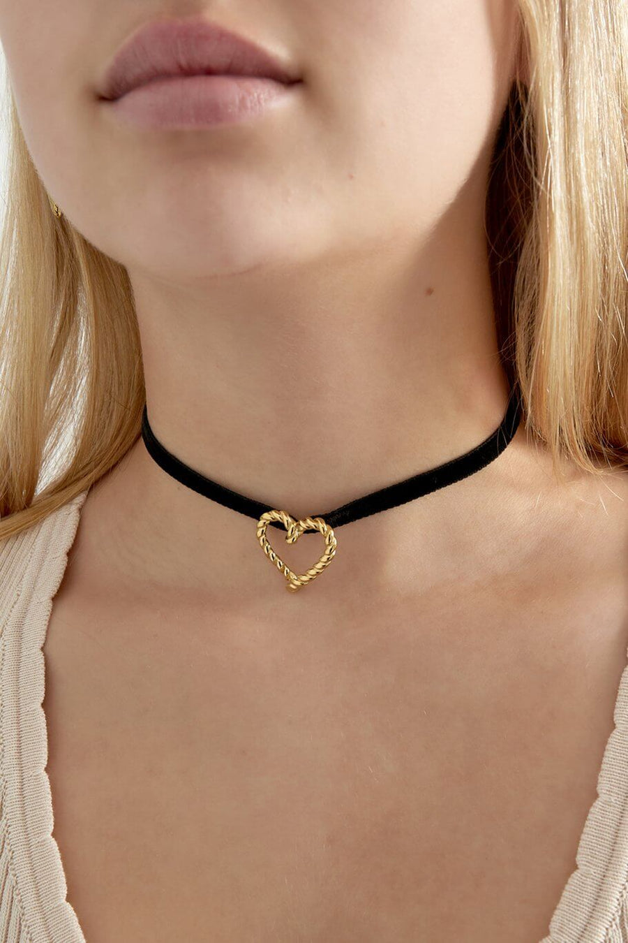 Zwarte choker met gouden hart model