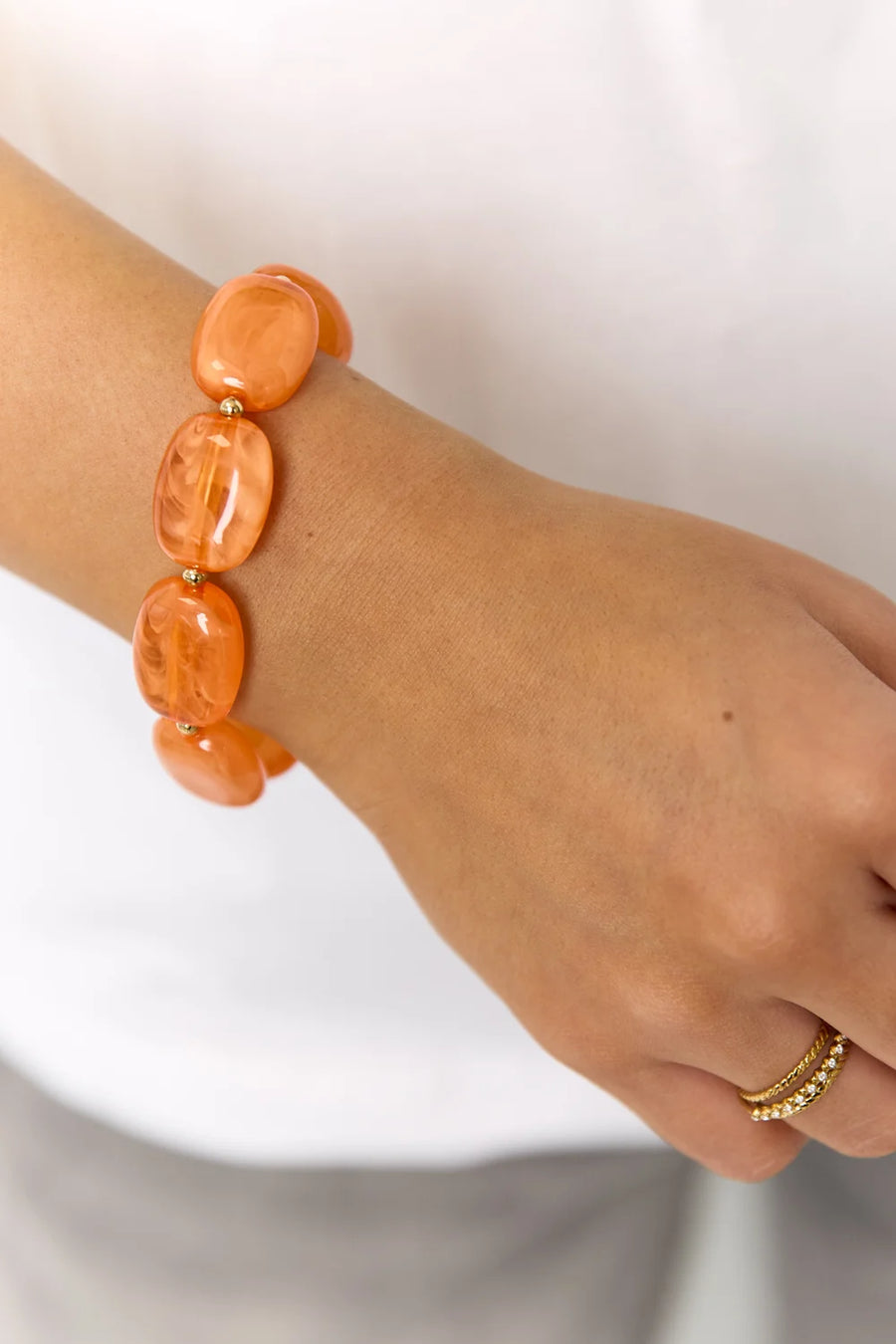 Rekbare statement armband met gekleurde kralen LoveSieraden