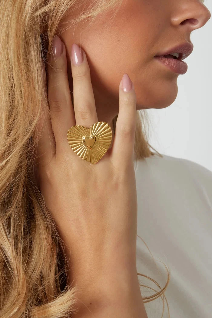 Gouden hartvormige statement ring stainless steel LoveSieraden