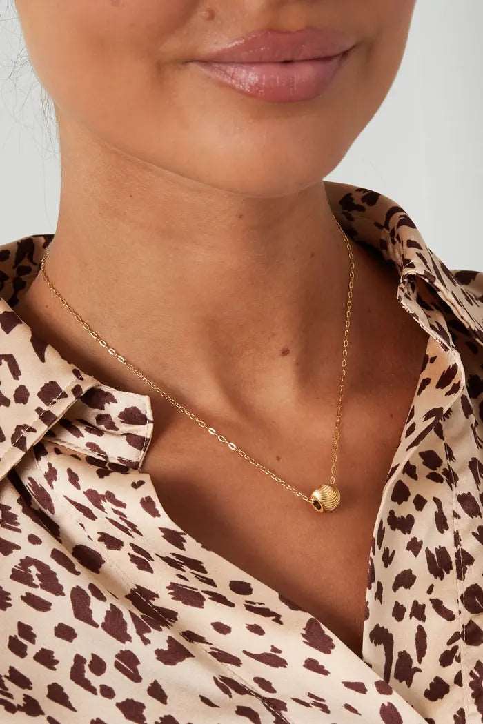 Gouden ketting met subtiele gouden ronde bedel - LoveSieraden