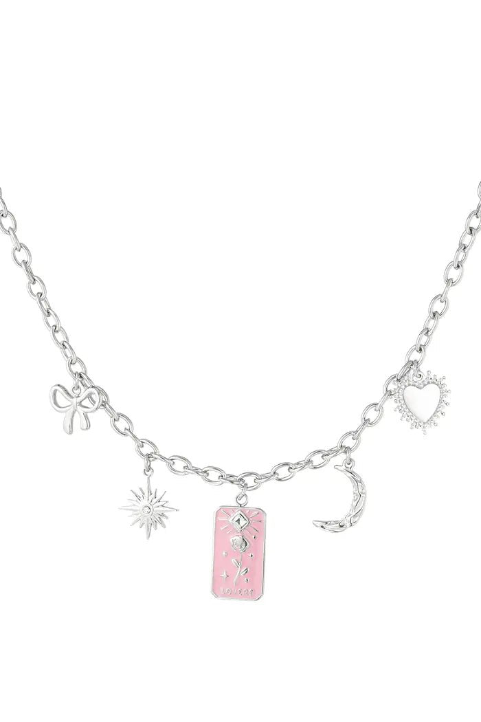 Ketting roze met 5 bedels met tekst ‘lovers’ - LoveSieraden