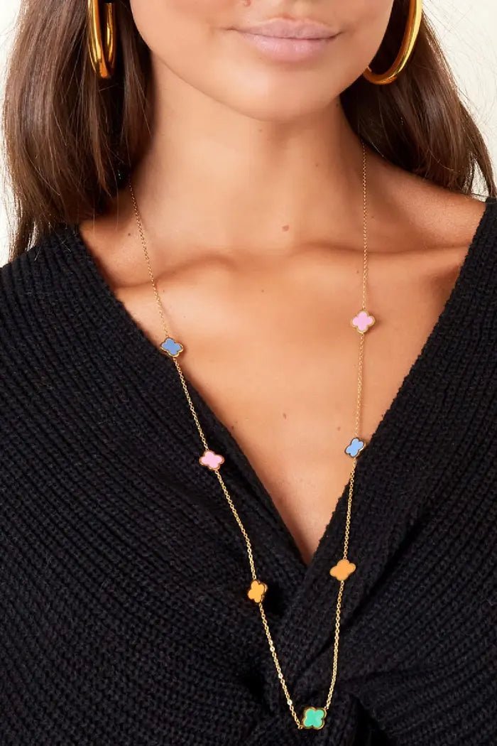 Lange ketting met gekleurde klavers - LoveSieraden