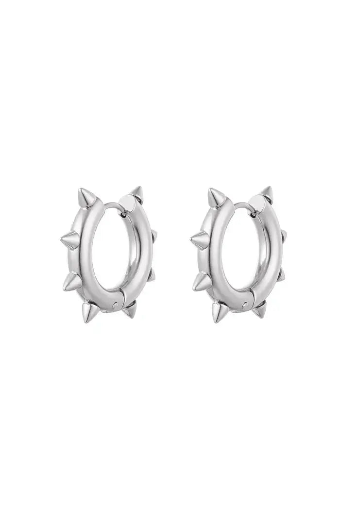 Oobellen stoer en rond met spikes - LoveSieraden