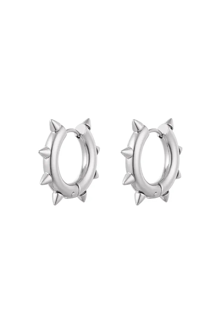 Oobellen stoer en rond met spikes - LoveSieraden