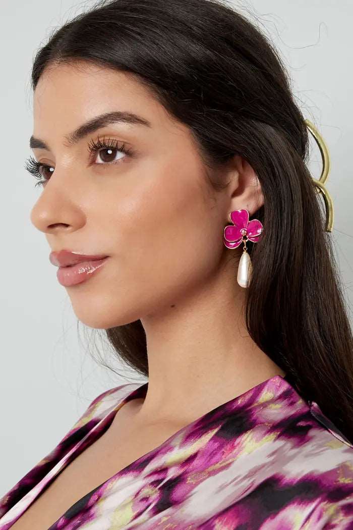 Oorbellen met leuke roze bloem en parel - LoveSieraden