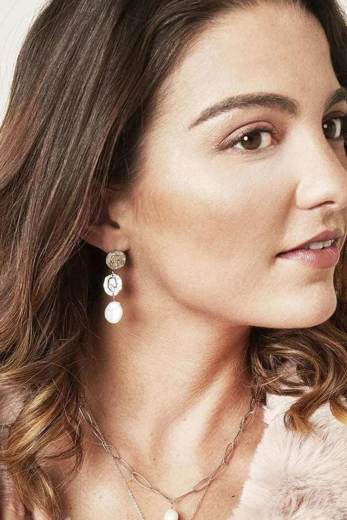 Oorbellen met ‘vintage’ munten en een parel - LoveSieraden