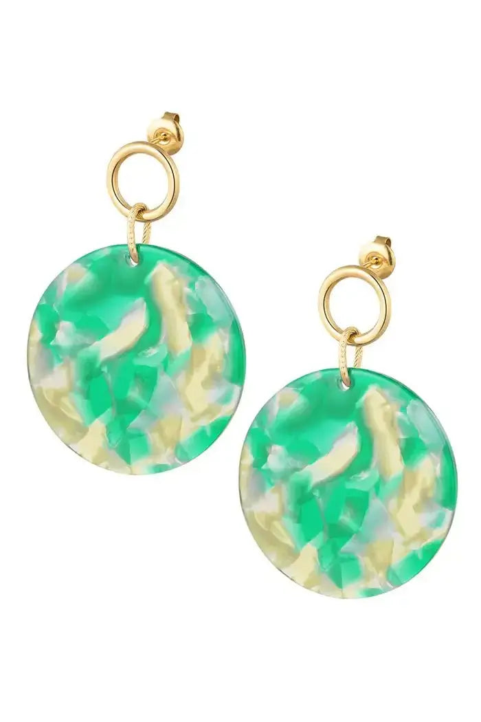 Oorbellen statement goud met vlammend groene afbeelding - LoveSieraden