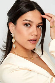 Oorhangers goud met drie kleurrijke klavers - LoveSieraden