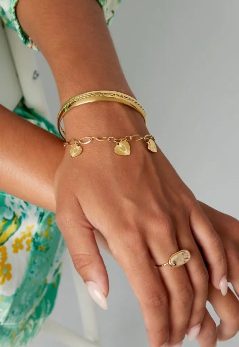 Schakelarmband goud met drie lieflijke hartjes - LoveSieraden