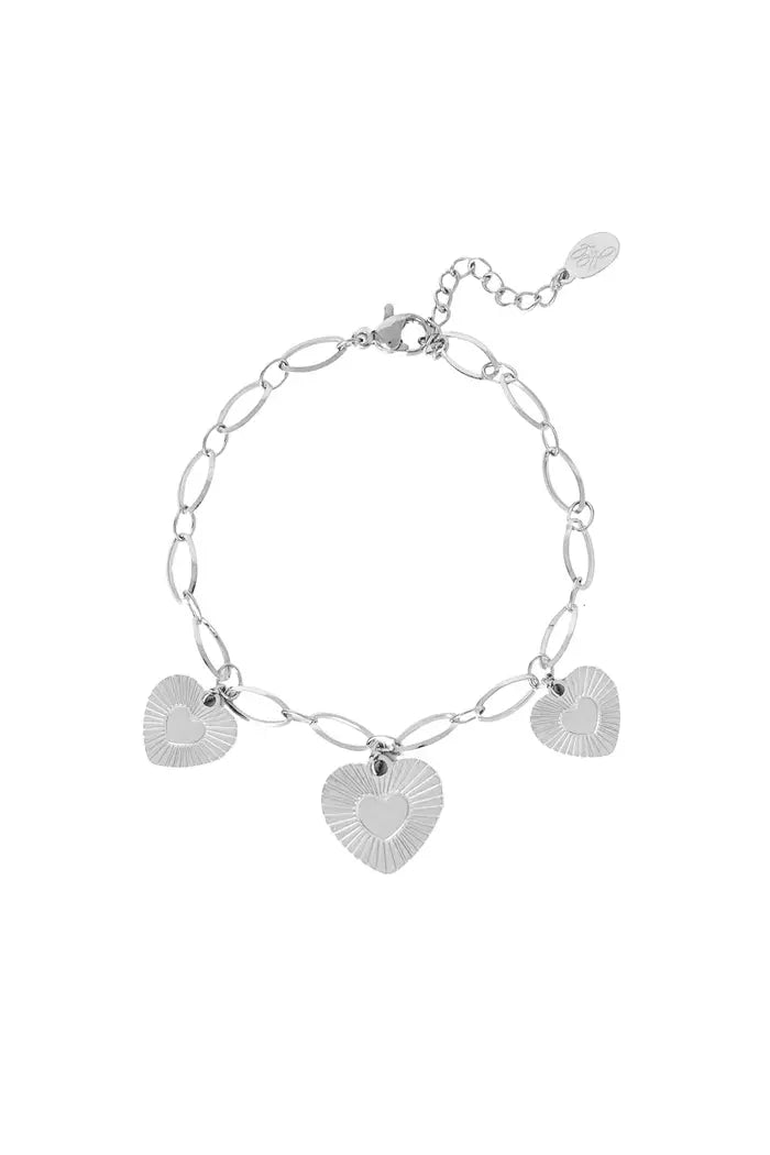 Schakelarmband met drie bedels met hartjes - LoveSieraden