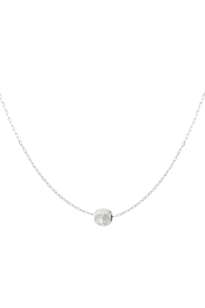 Zilveren ketting met subtiele zilveren ronde bedel - LoveSieraden